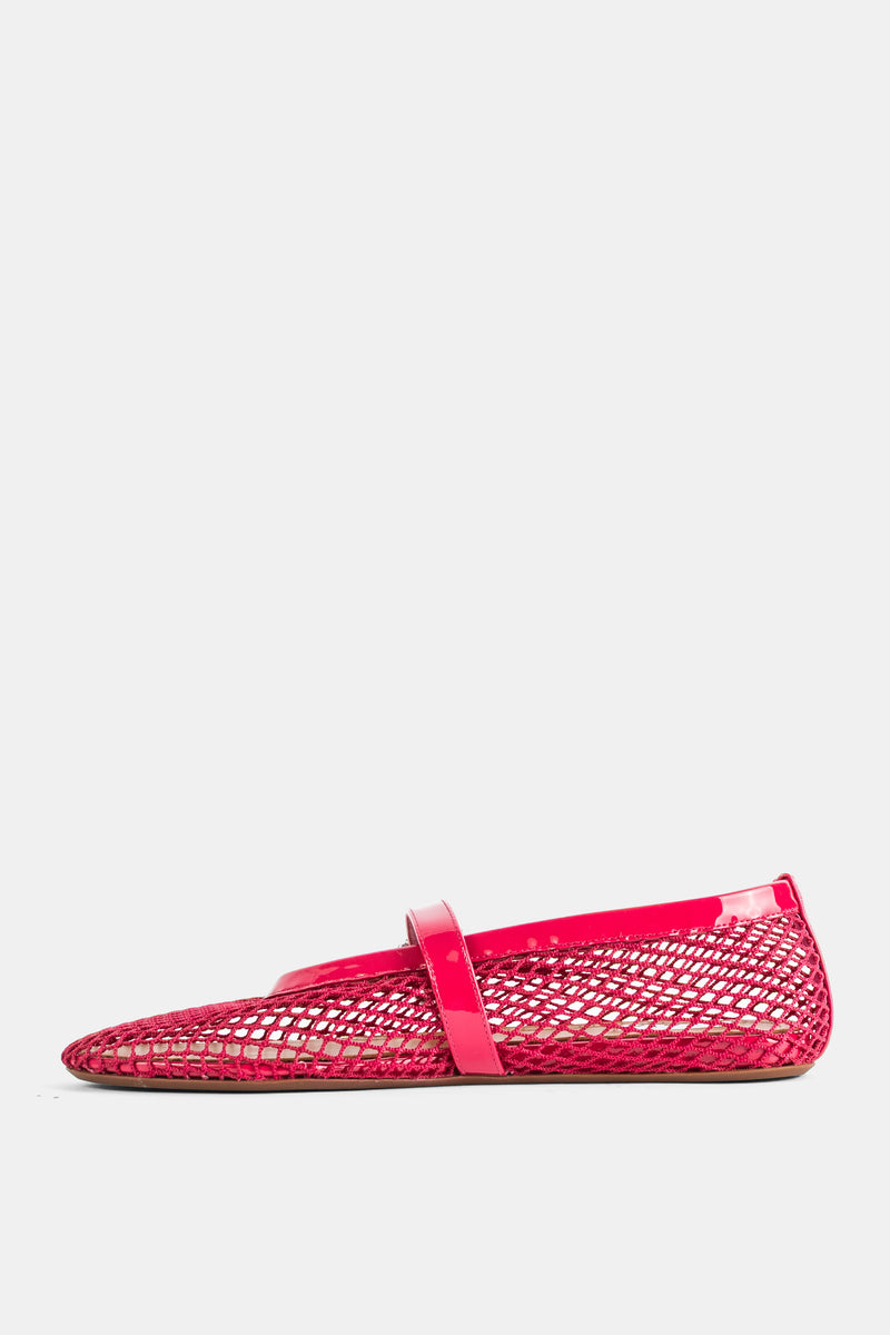 Maison Alaïa ballerine plate résille framboise vue profil avec bandeau verni brillant et bout carré