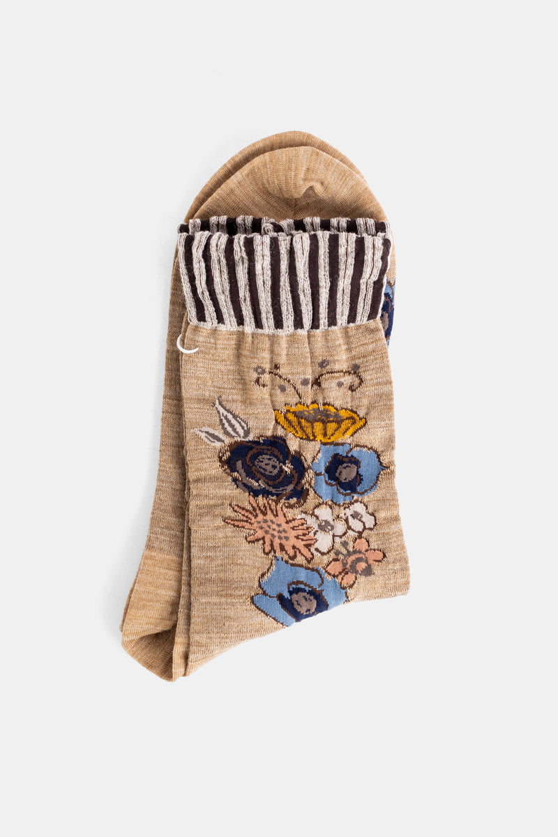 Antipast chaussettes florales pliées vue de face, tissu chiné beige avec fleurs bleues, jaunes et blanches