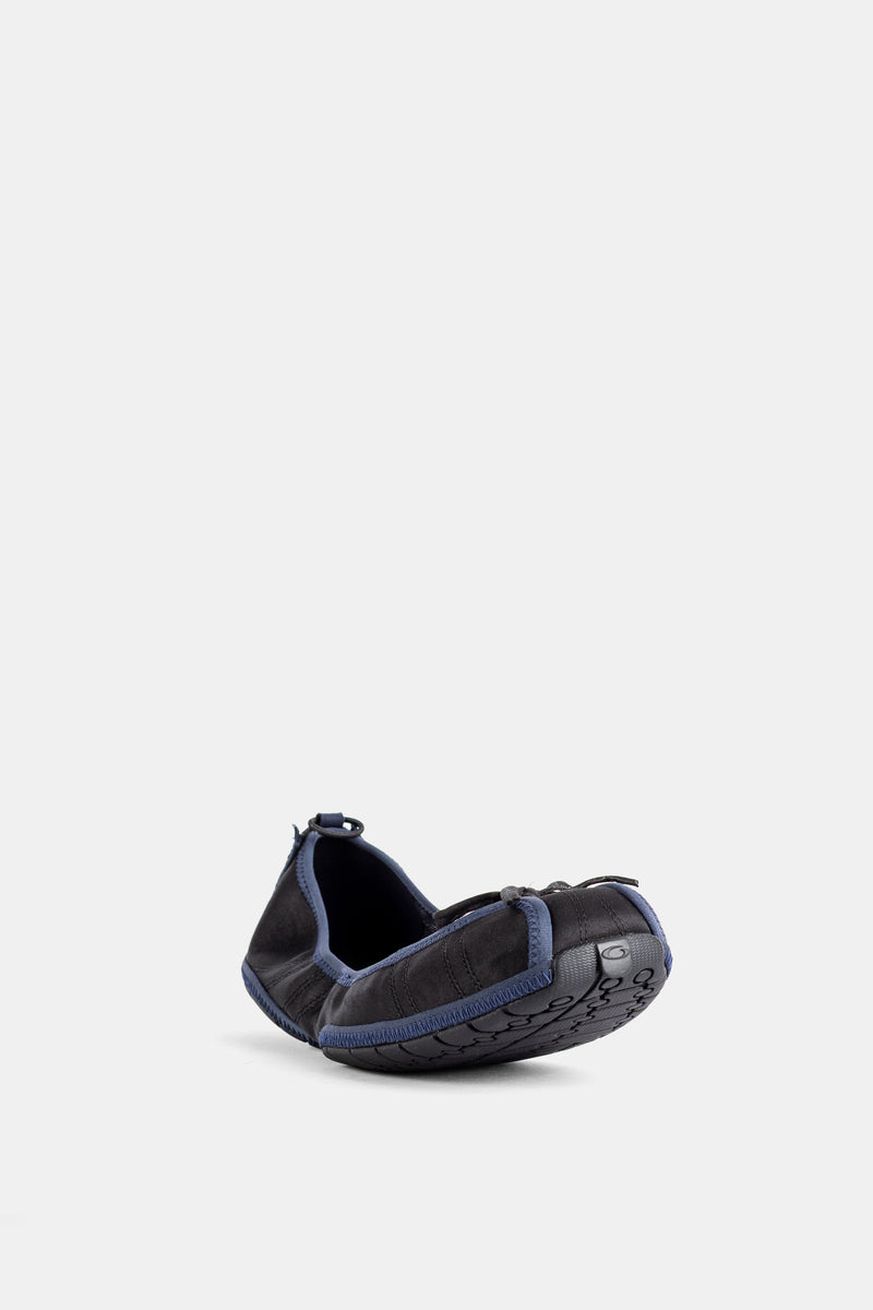 Balenciaga ballerines plates noires vue semelle texturée et contour cousu bleu marine pour femme