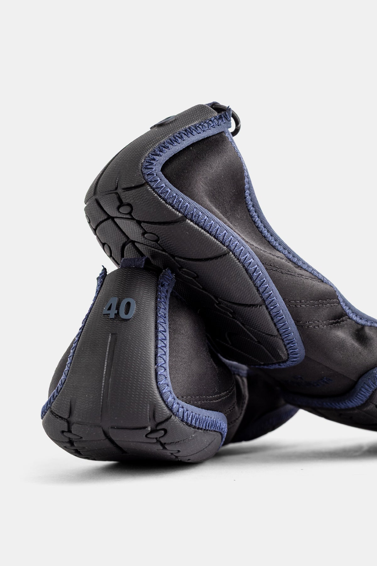 Balenciaga ballerines sneakers paire posée semelles visibles taille 40 gravée liseré bleu marine cousu