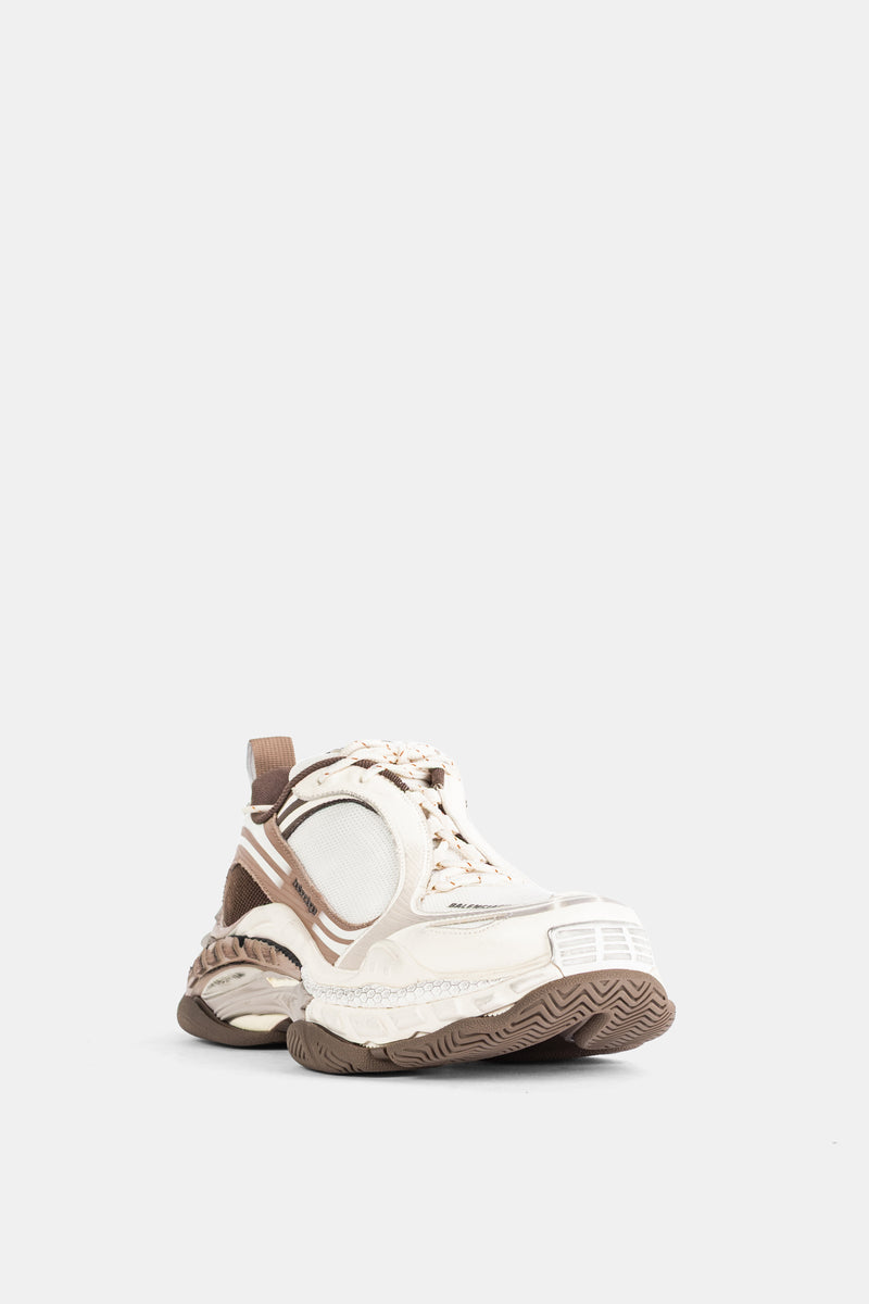 Balenciaga Triple S 2 homme vue trois quarts avec détails lacets beige et contrefort talon marron