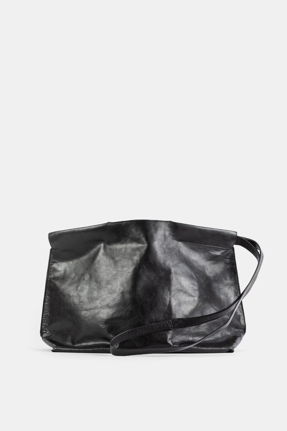 Bea Mombaers Sac Shopper Midi en cuir souple froissé noir, silhouette déstructurée avec bandoulière fine