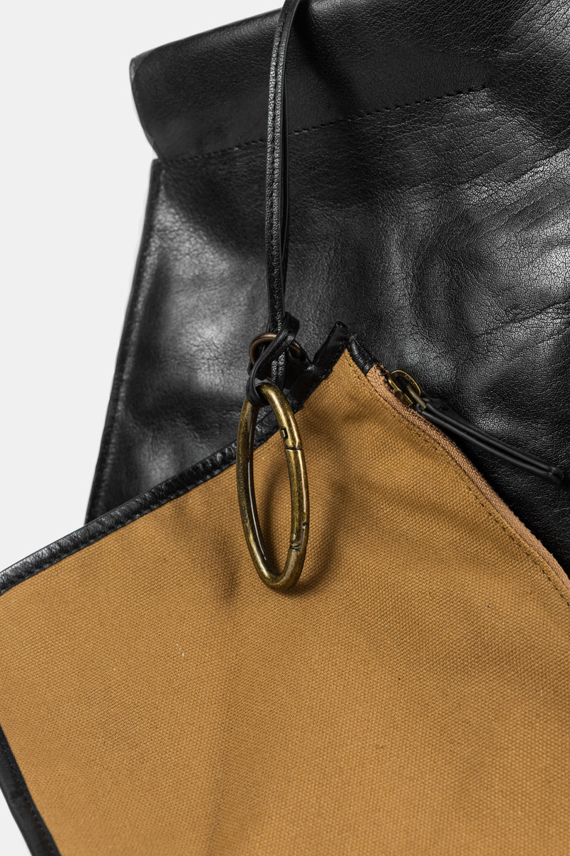 Bea Mombaers Shopper Midi, anneau carabine doré vieilli sur fermeture éclair cuir noir et toile camel