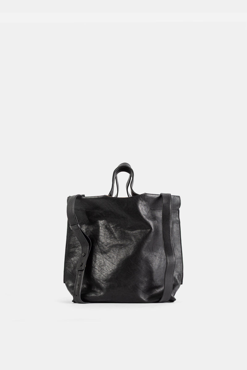 Bea Mombaers Shopper S dos en cuir noir vieilli, bretelle réglable et rivets métalliques discrets