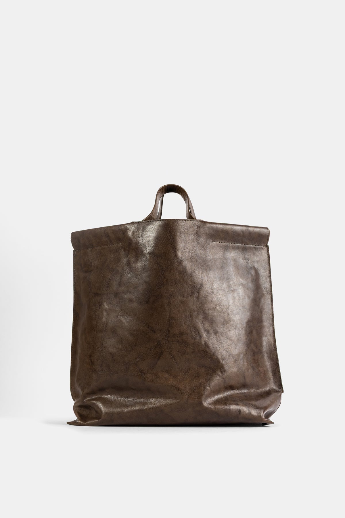 Bea Mombaers sac shopper large en cuir froissé olive, silhouette structurée et volumineuse à anse unique
