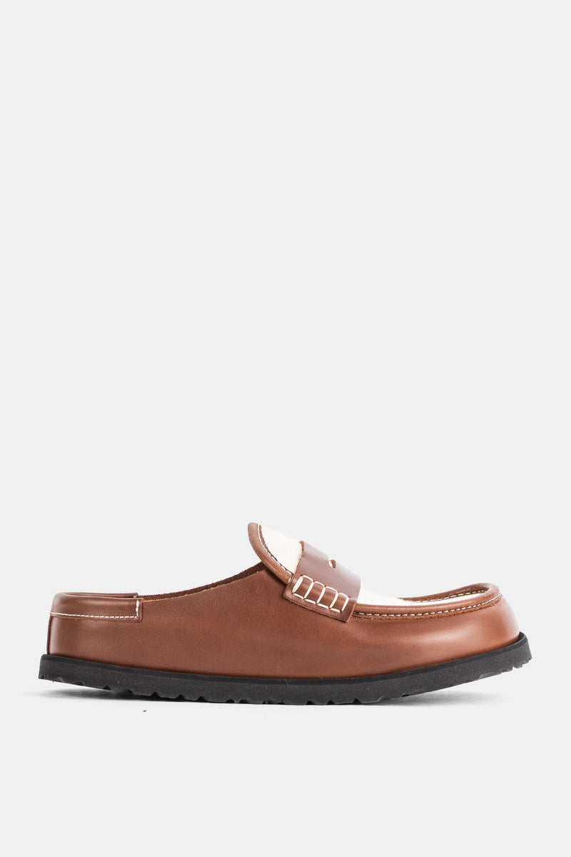 Sabot Birkenstock 1774 Naples in pelle marrone cannella e feltro bianco con listino penny a contrasto.