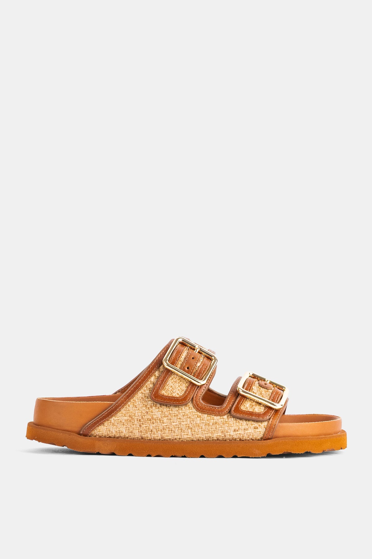 Sandali Arizona Birkenstock 1774 in rafia intrecciata camel con doppia fascia, fibbie dorate e suola spessa.