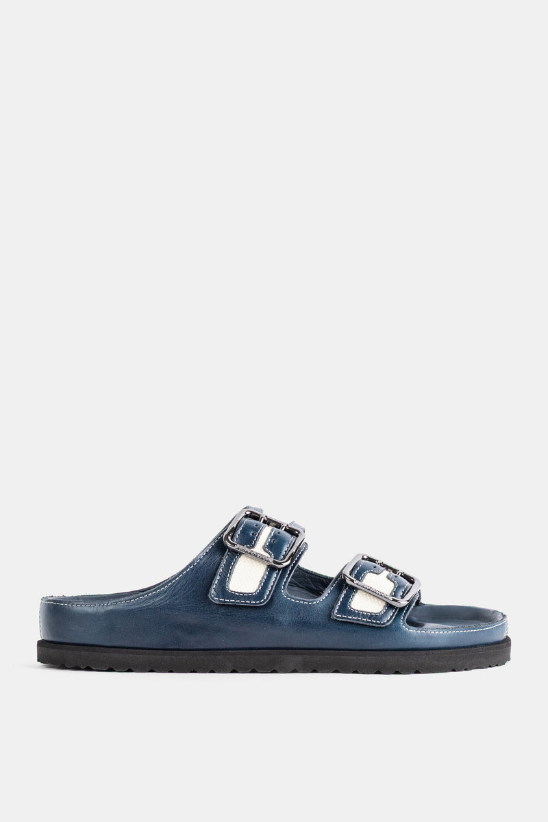 Sandalo Birkenstock 1774 Arizona Midnight a doppio cinturino in pelle blu patinata e tela bianca con fibbie argento