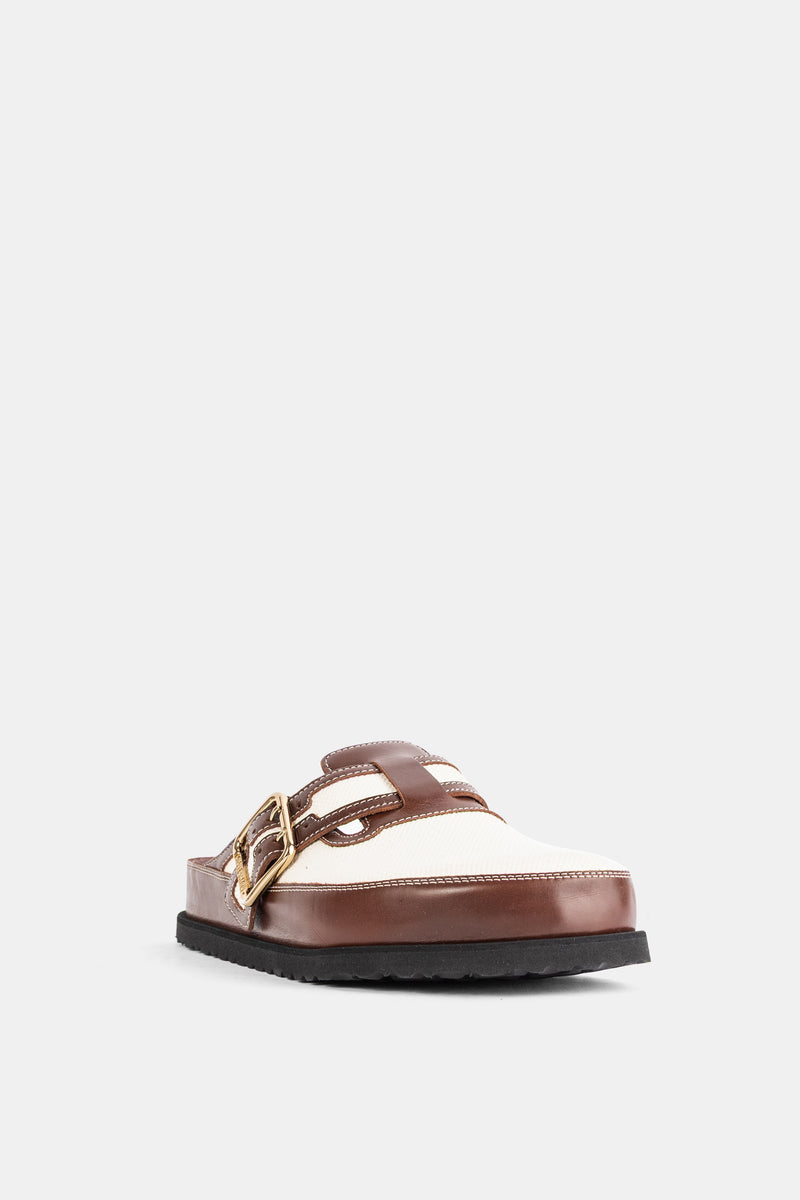 Mule Boston Birkenstock 1774 in pelle bicolore cioccolato e crema, doppia fibbia dorata e suola platform nera.