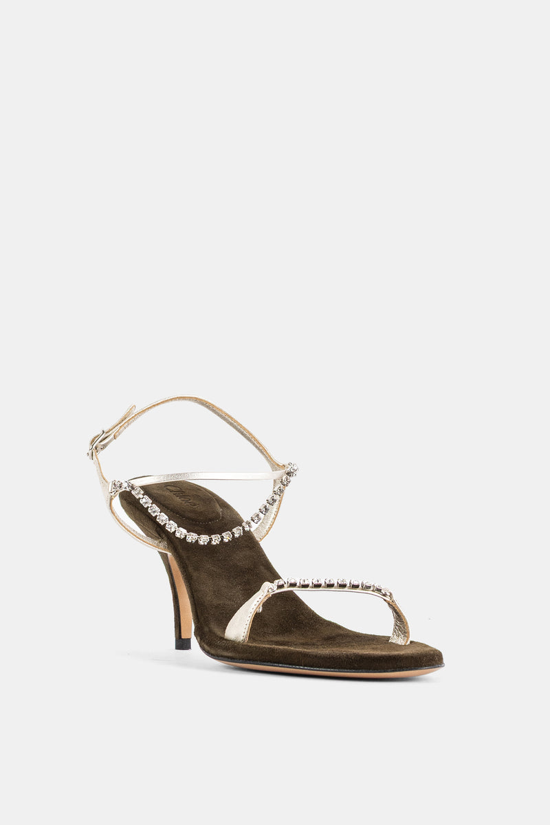 Chloé Zia talon stiletto vue latérale, bride cheville dorée et strass cristaux sur fond kaki velours