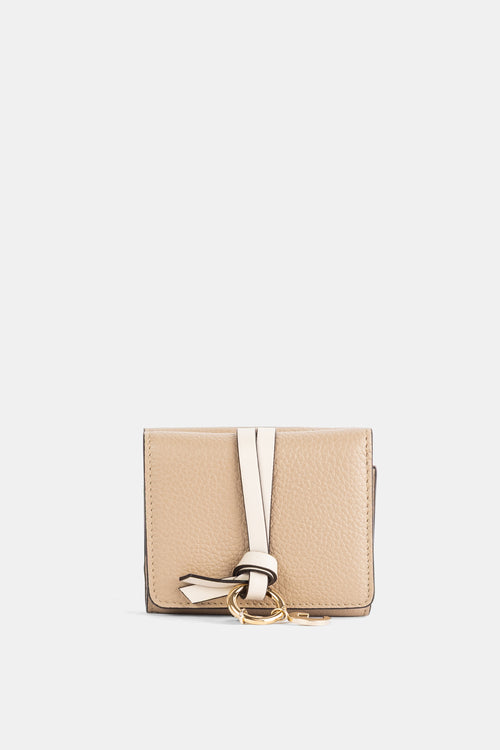 Mini portefeuille trifold Alphabet en cuir grainé beige