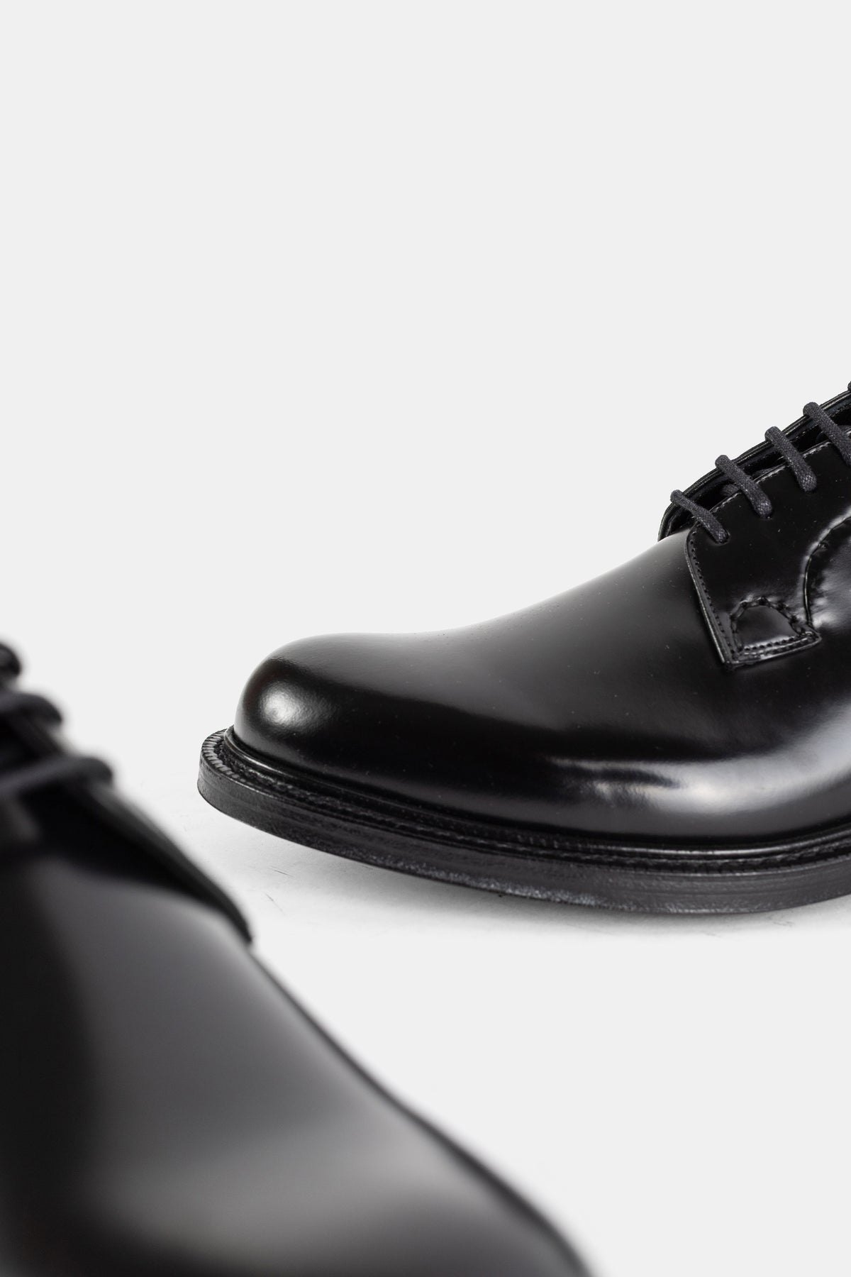 Church's derbies Shannon focus avant-pied cuir noir brillant liserés semelle et œillets ouverts homme