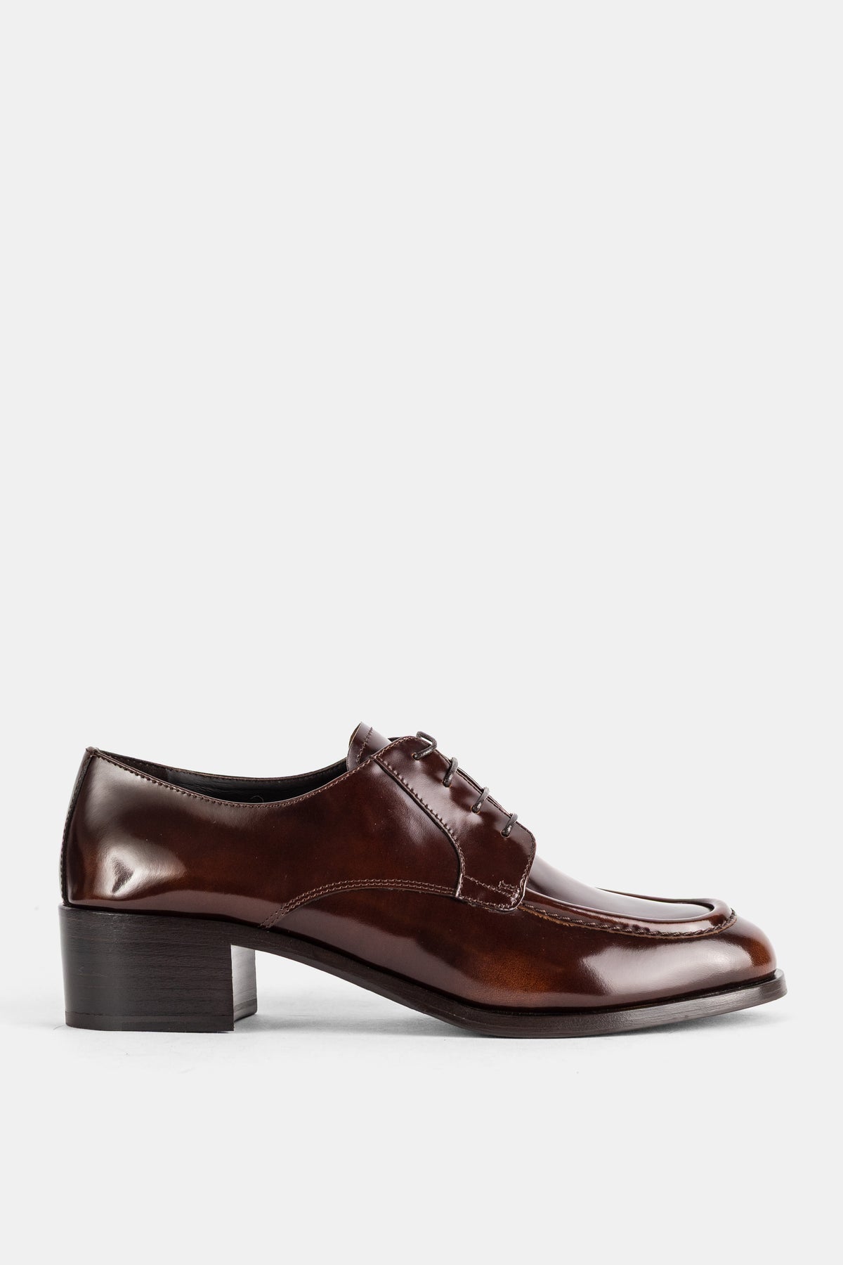 Church's derbies femme à talon en cuir brossé bordeaux avec bout golf et laçage classique