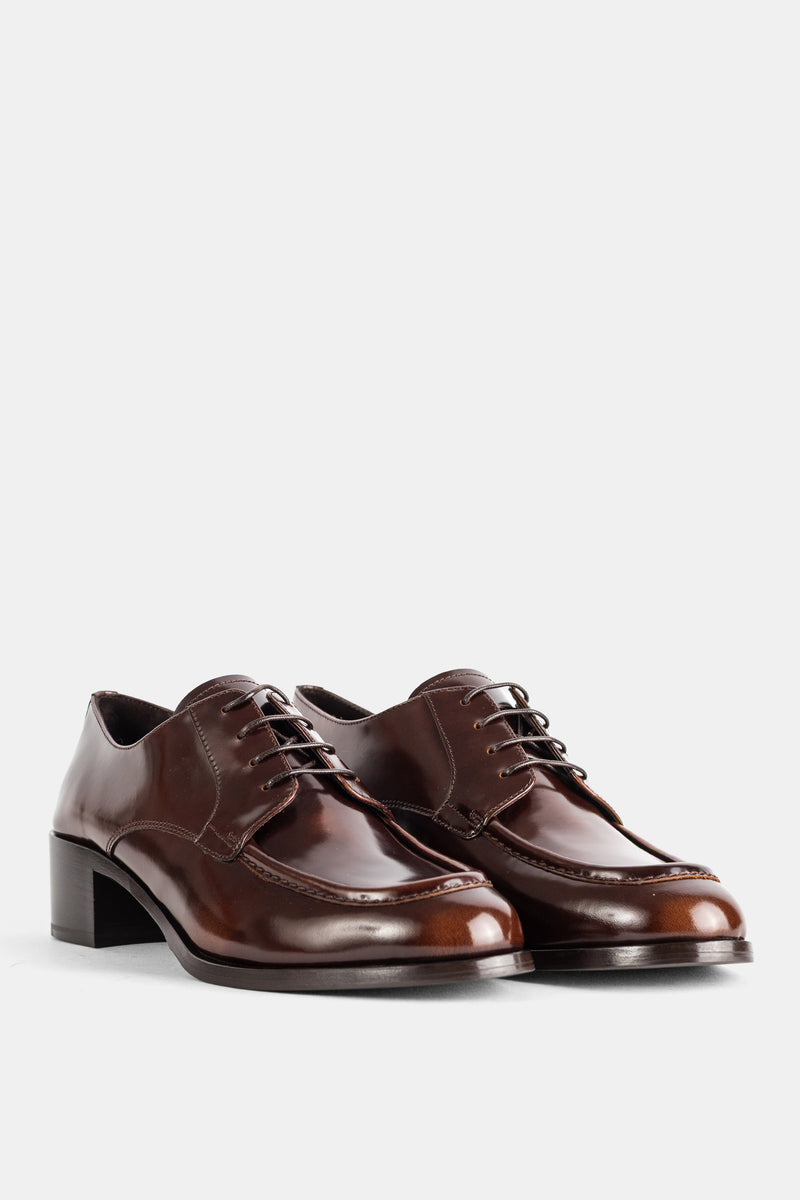 Church's derbies femme cuir poli bordeaux vue de face, couture apron toe et talon empilé bois foncé