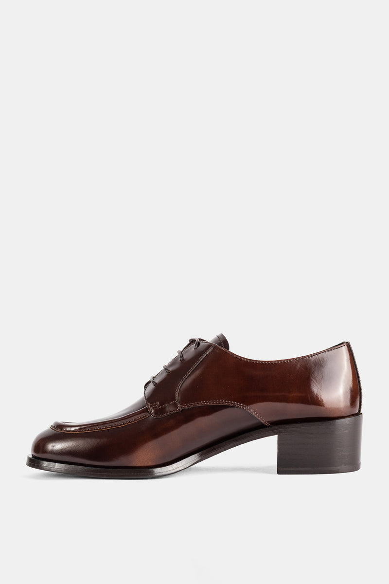 Church's derbies femme profil latéral, cuir brossé bordeaux lustré et talon bloc empilé bois sombre