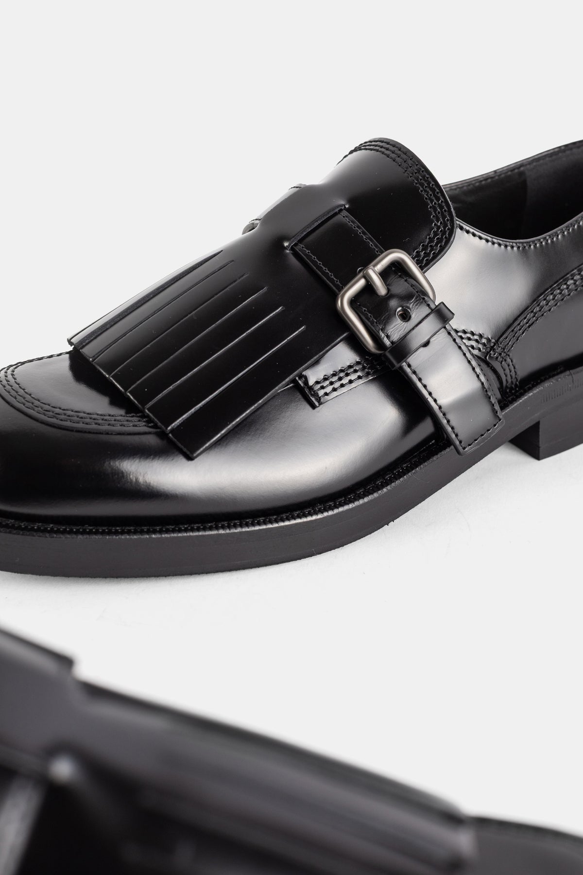 Church's derbies Piper zoom sur boucle gunmetal et kiltie plissée en cuir veau poli noir