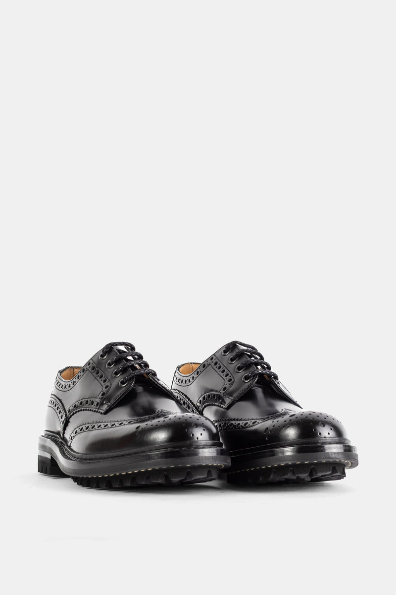 Church's Mc Pherson paire de derbies brogues noirs vue trois quarts avec semelle gomme translucide et tige cuir poli