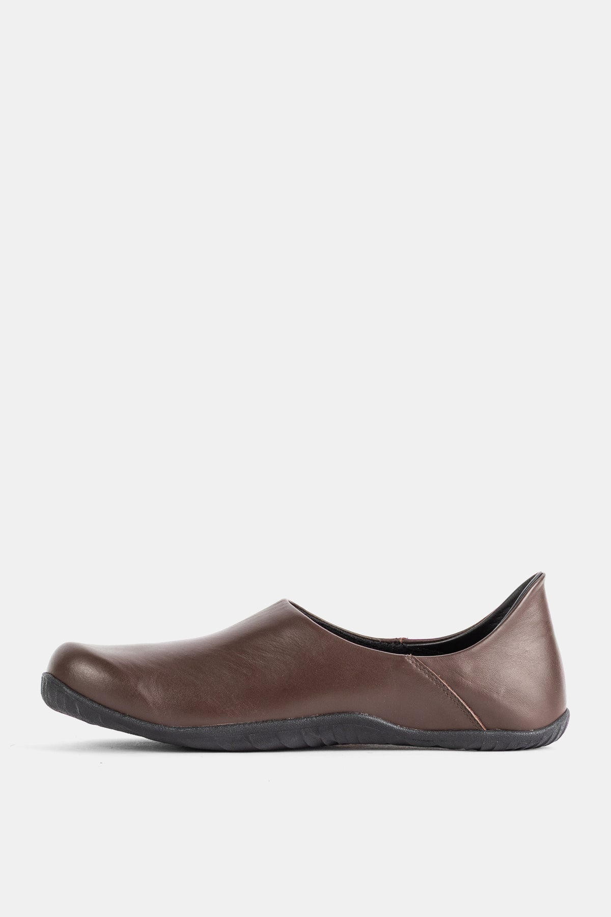 Mocassin Demon Dalmara homme cuir lisse marron profil latéral, silhouette épurée et semelle Vibram plate noire