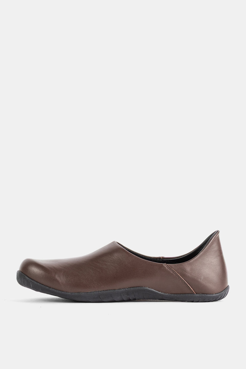 Mocassin Demon Dalmara homme cuir lisse marron profil latéral, silhouette épurée et semelle Vibram plate noire