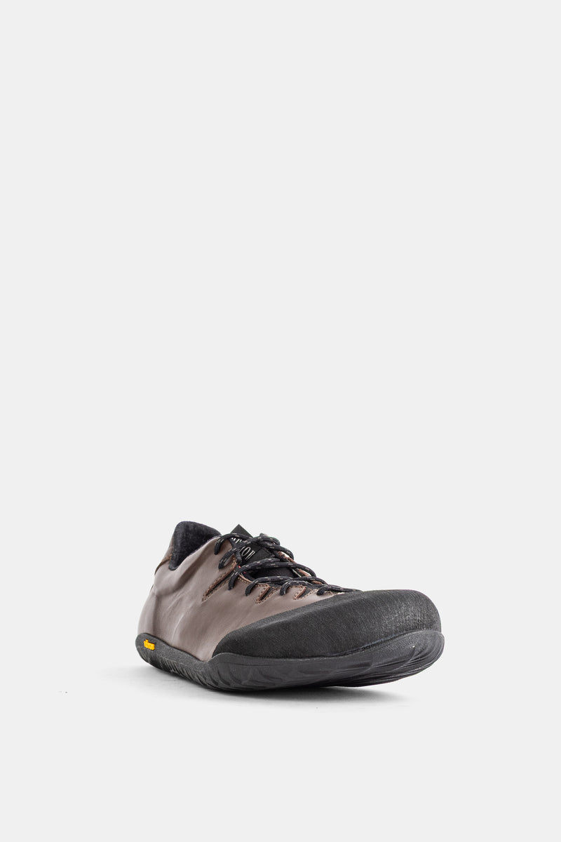 Demon Dalmara Trail vue trois quarts lacets noirs embout textile renforcé tige cuir taupe semelle jaune