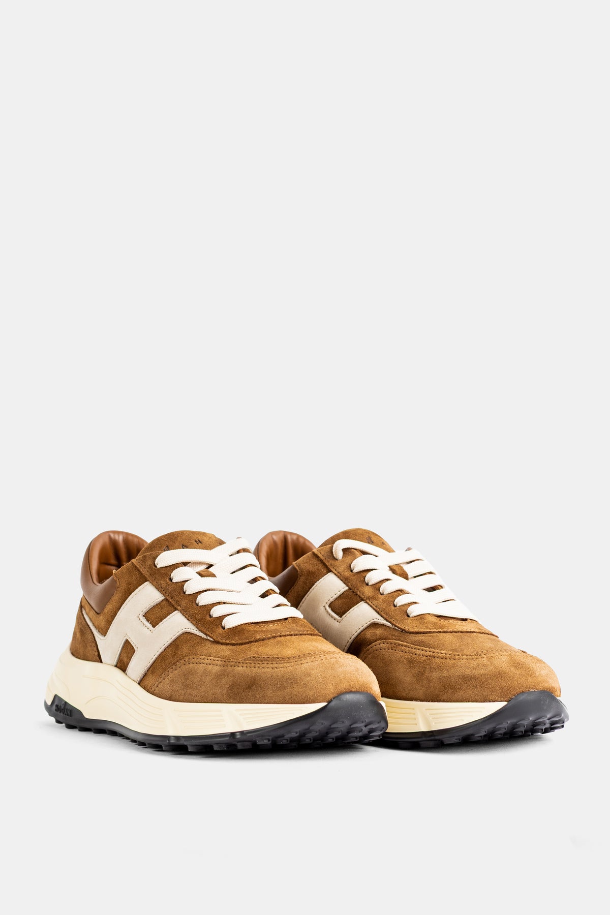 Sneakers Hyperlight en daim camel et blanc