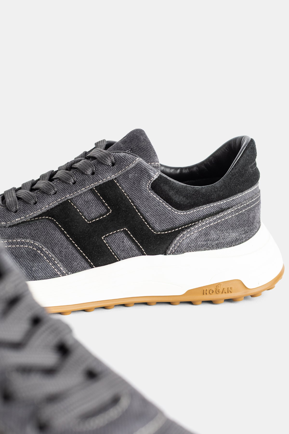 Sneakers Hyperlight en daim effet denim gris Hogan