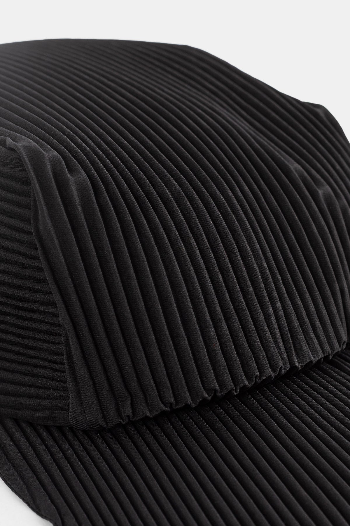 Casquette plissée noire