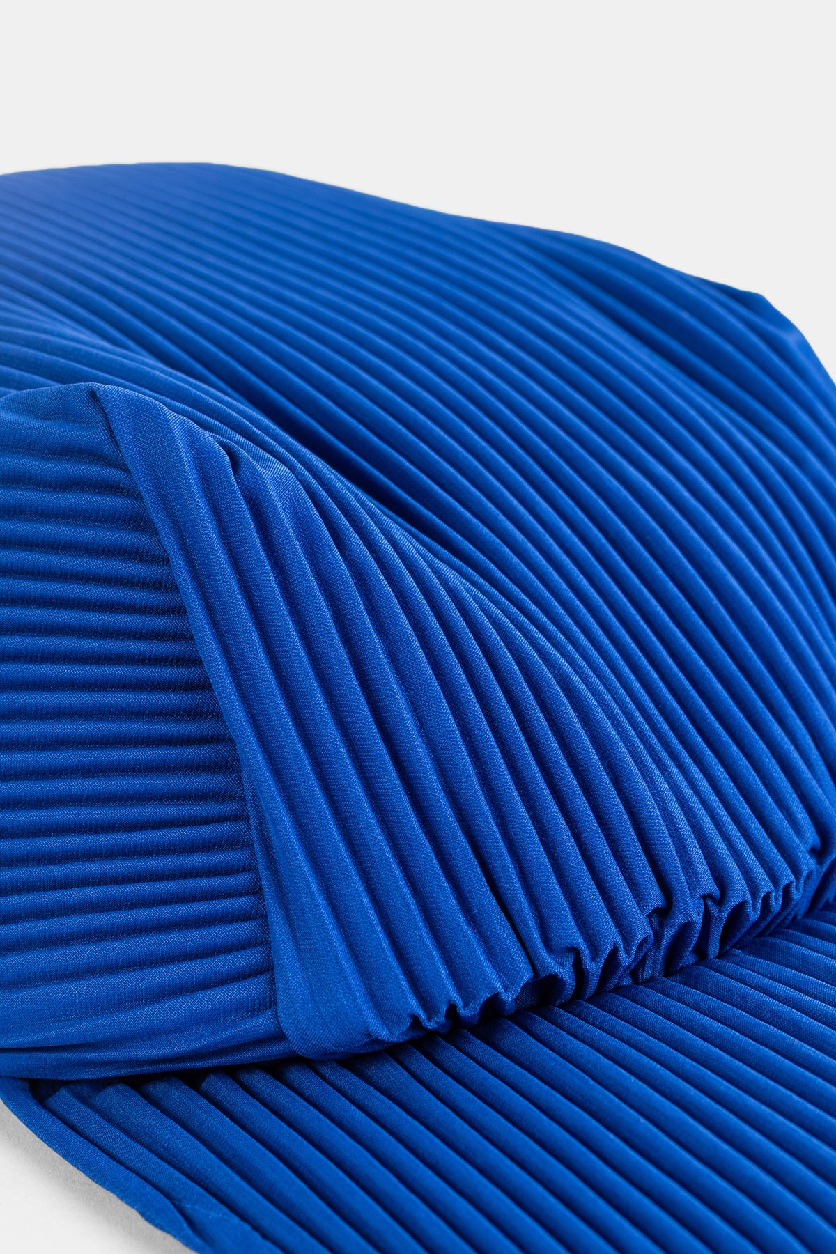 Casquette plissée bleue