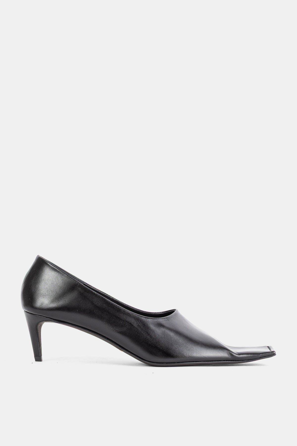 Khaite Marlene Pump 50 escarpins bout carré talon kitten en cuir lisse noir vue de profil