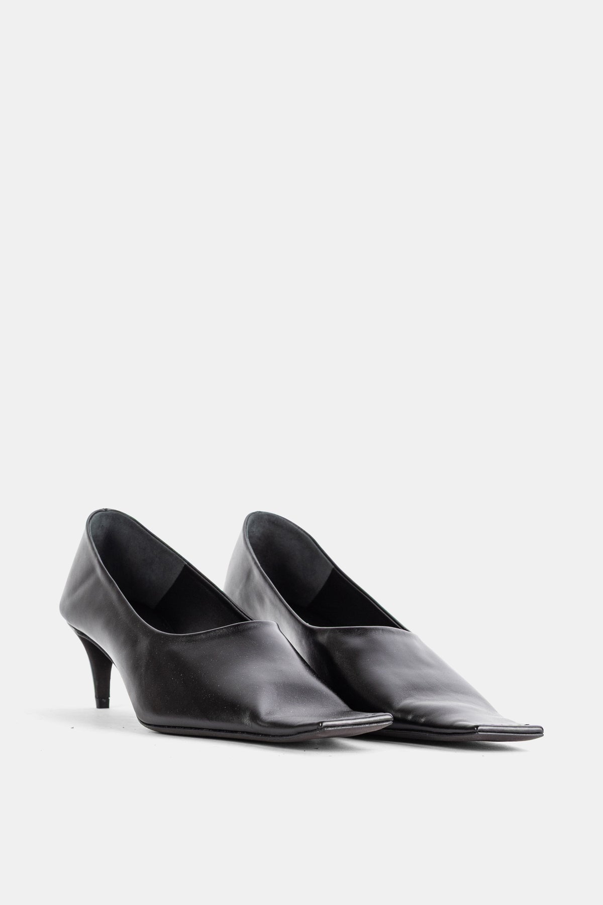 Khaite escarpins Marlene Pump 50 paire complète cuir noir lisse talon aiguille bas vue face avant