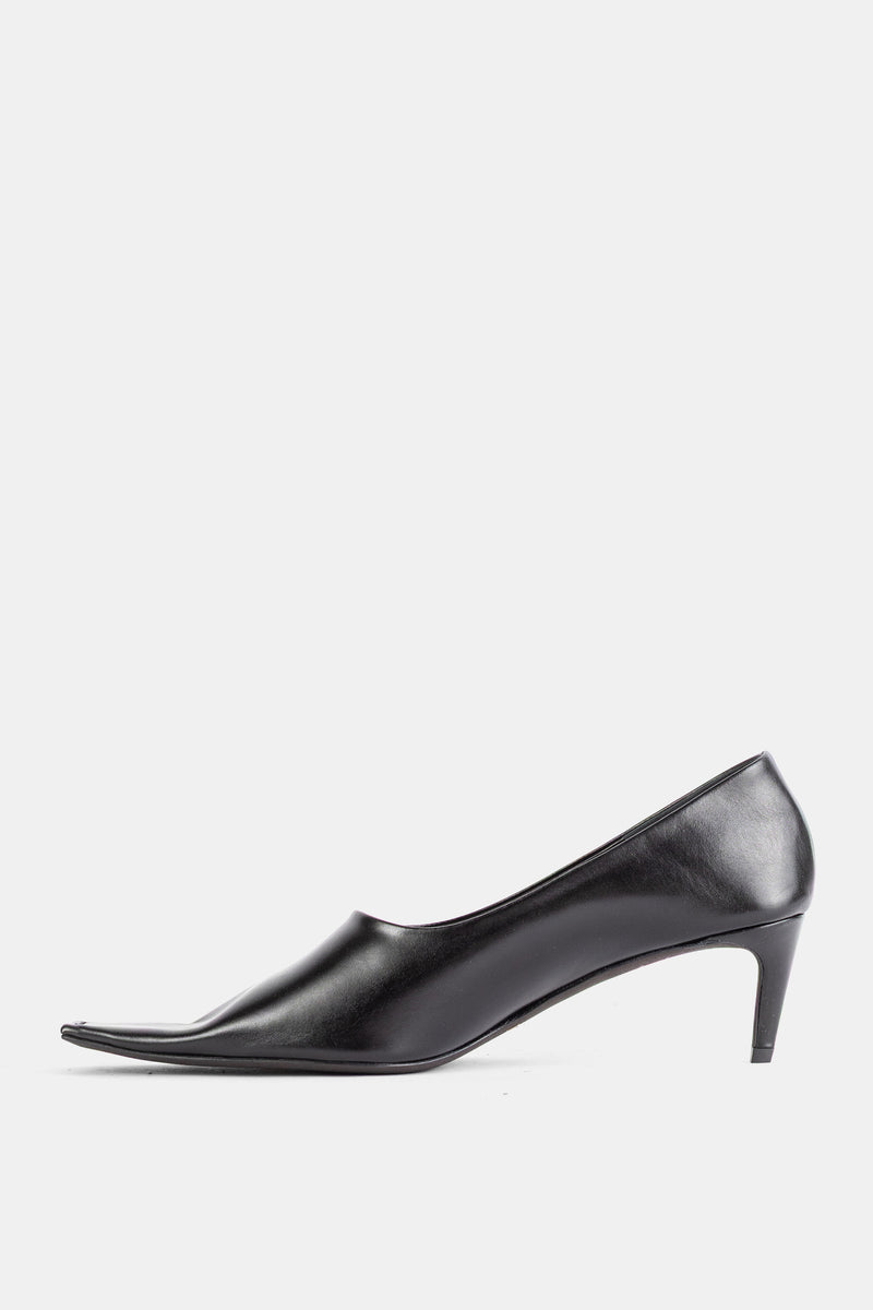 Khaite escarpin Marlene Pump 50 noir talon kitten courbure décolleté vue latérale cuir souple