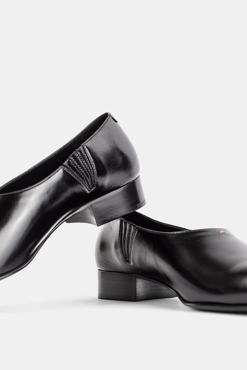 Khaite loafer Colt vue arrière dos-à-dos, talon bloc biseauté noir et piqûres éventail au quartier, cuir brillant