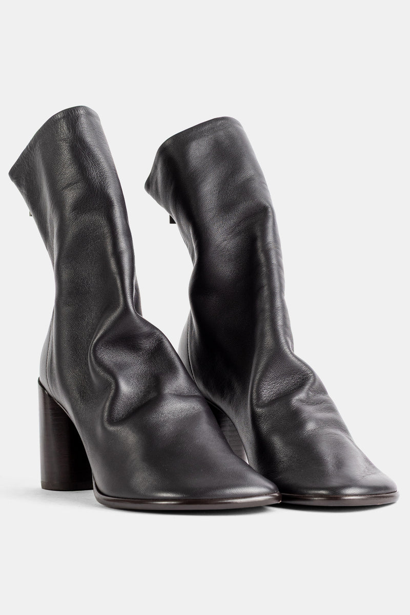 Lemaire bottines Glove vue frontale paire cuir noir texturé talon bloc arrondi biseauté semelle sombre