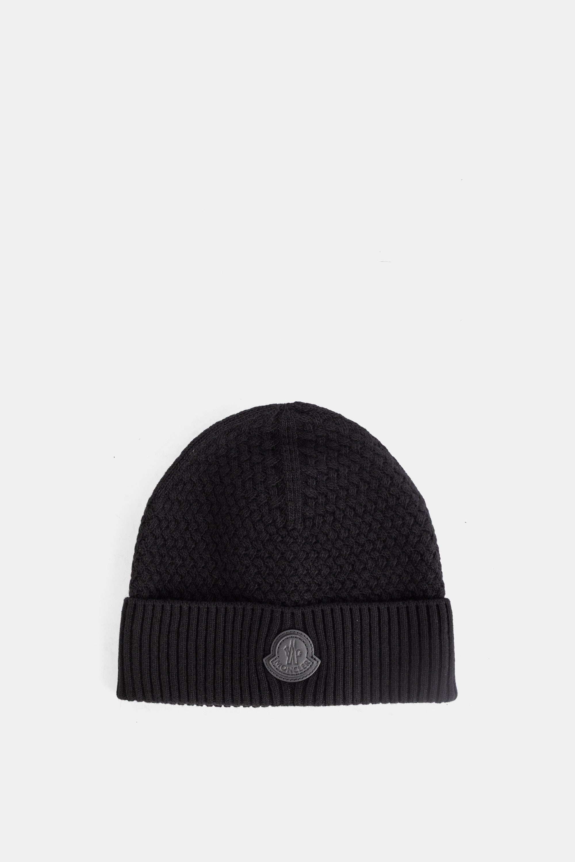 MONCLER ブラックケーブルニットビーニー Moncler ロゴパッチ ケーブルニット ビーニー ブラック | Actuel B