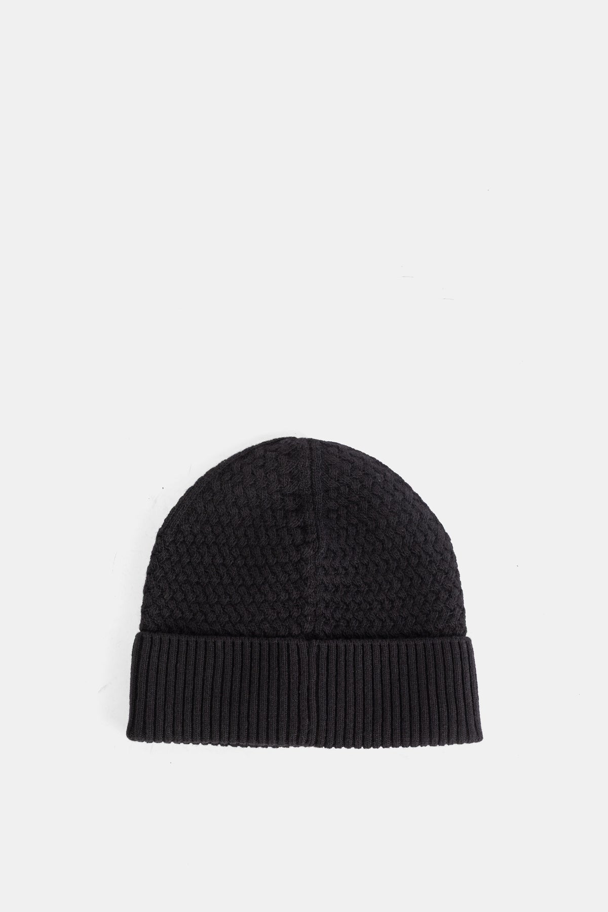 Black Moncler men's beanie with an intertwined texture, front view on a white background, ribbed cuff.