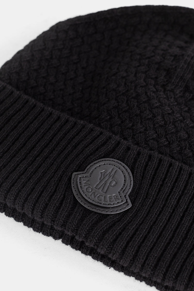 Bonnet en maille torsadée noir à patch logo