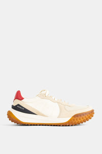 Moncler sneakers City Trek blanc cassé en suède et nylon, semelle gomme caramel et détail bordeaux au talon