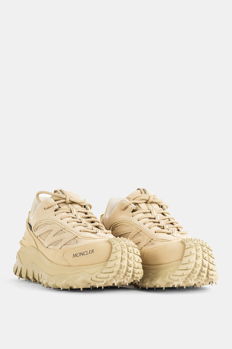 Moncler Trailgrip Apex Craft GTX Sneaker von vorne mit Noppen-Plateausohle in Camel-Beige und Kordeln für Herren.