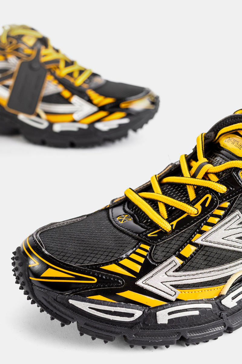 Sneakers Off-White Be Right Back vista dall'alto lacci gialli tondi mesh nero dettagli in vernice per uomo