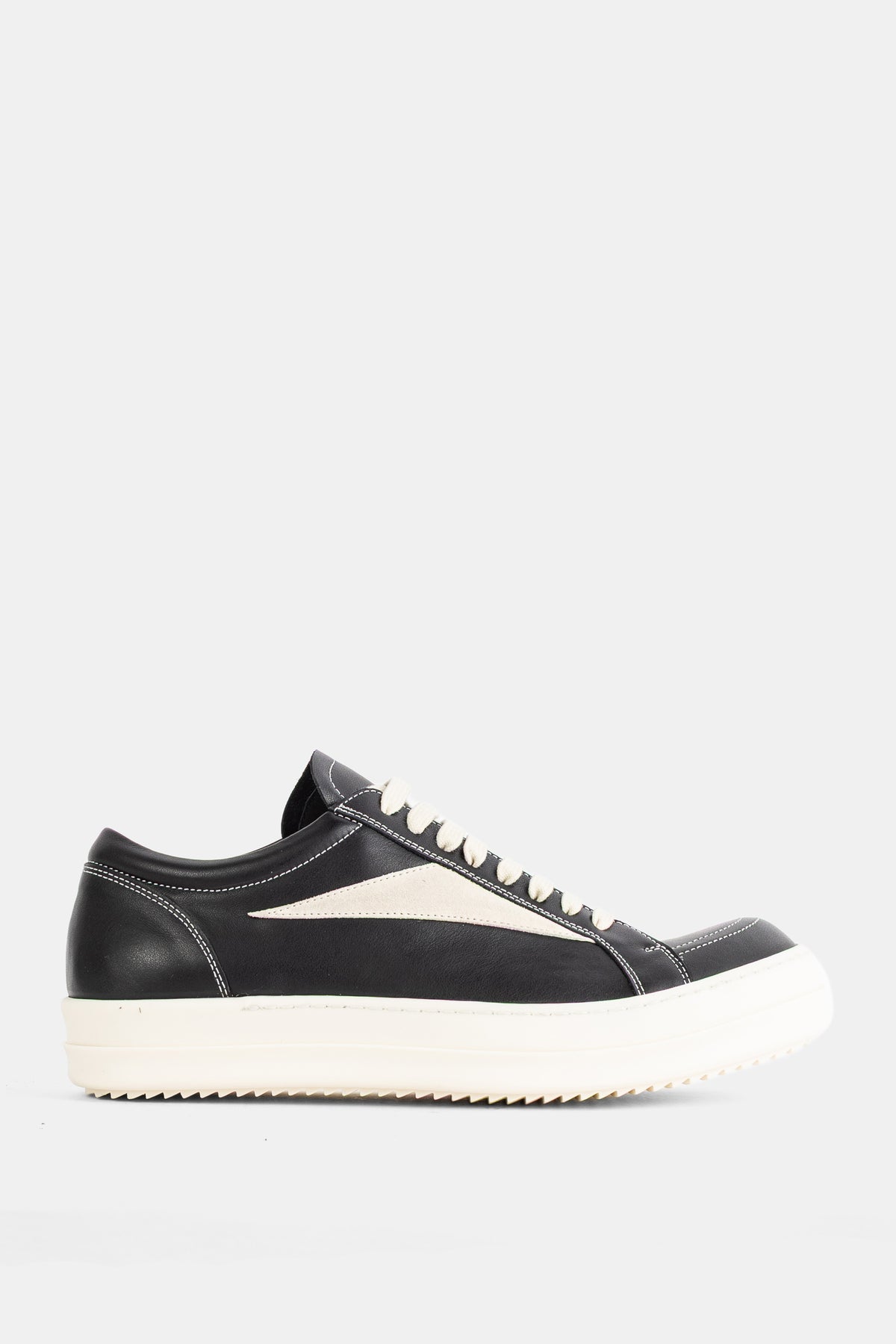 Rick Owens Vintage Low sneakers in soft black and white leather with a ridged sole and contrasting ivory details