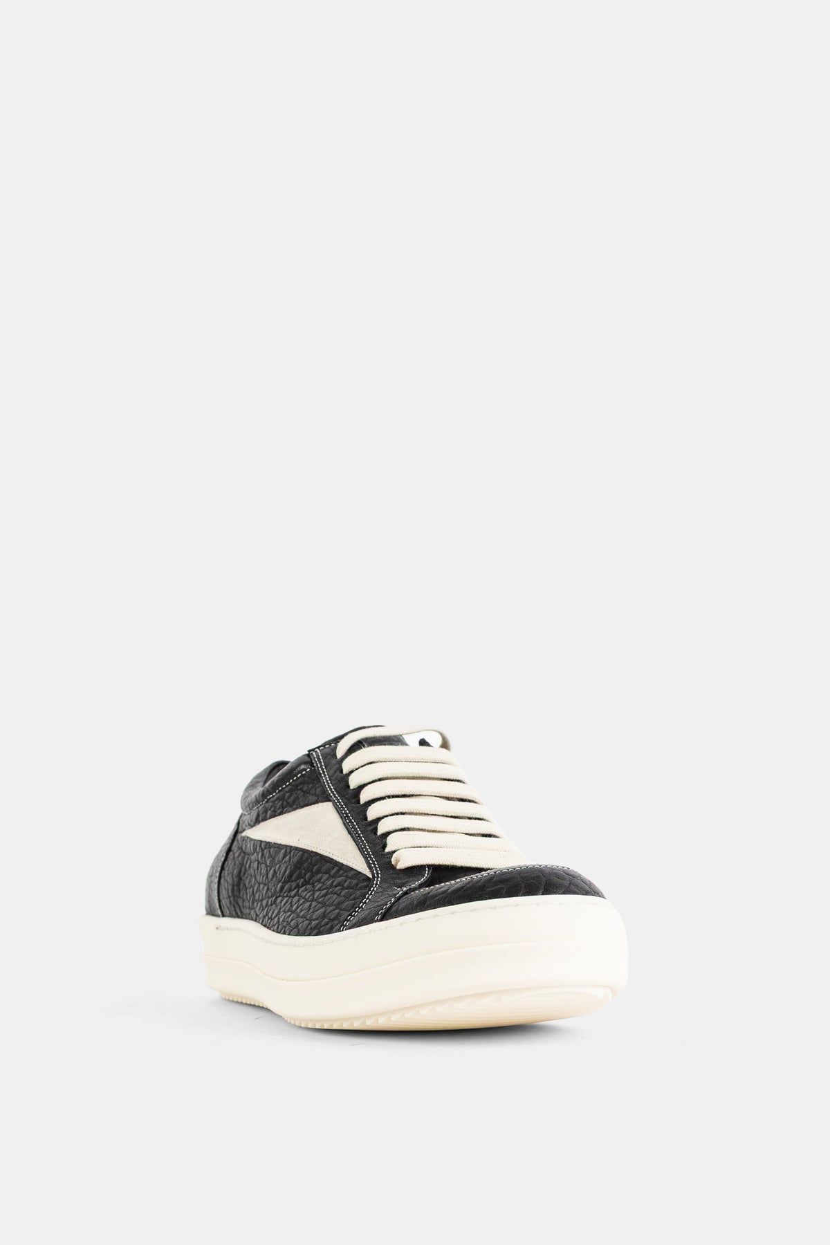 Sneakers Vintage Low en cuir texturé noir et blanc