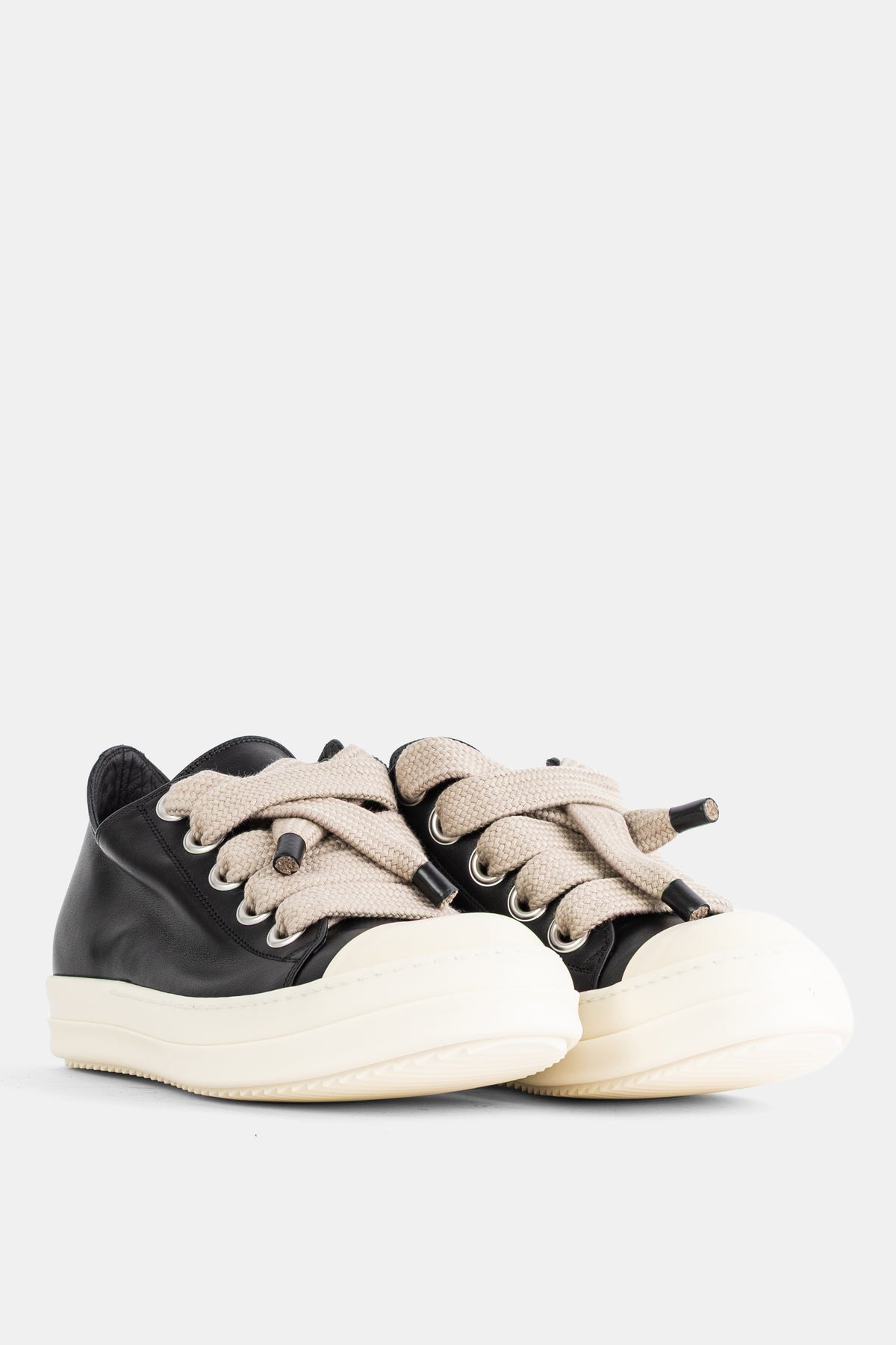 Rick Owens Jumbolace Low paire posée, lacets tressés beige extra-larges sur tige cuir noir et bout cap ivoire