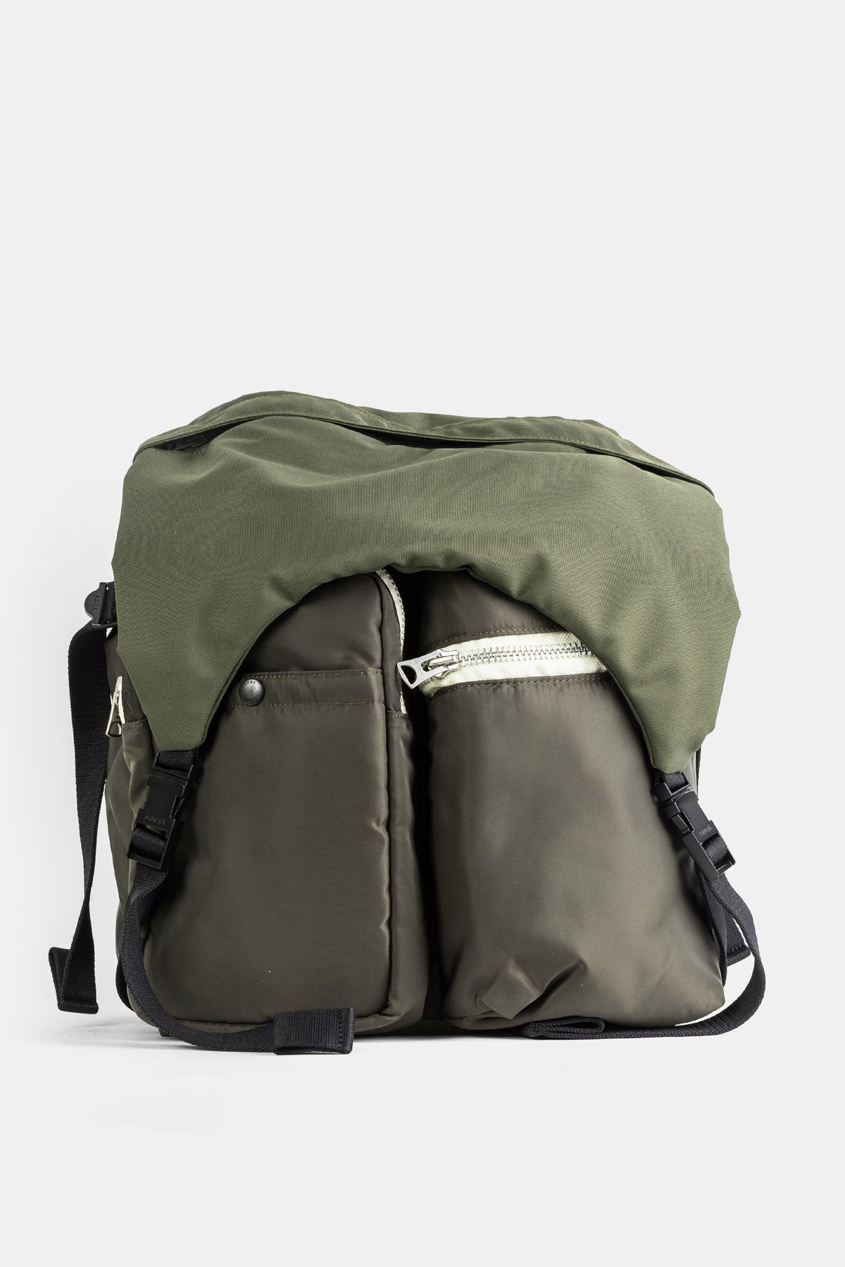Sacai sac à dos Utility bicolore kaki multipoches en nylon matelassé volume oversize