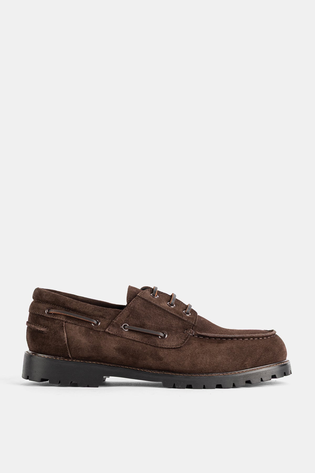 Studio Nicholson chaussures bateau lacées en daim marron chocolat semelle crantée mocassin homme