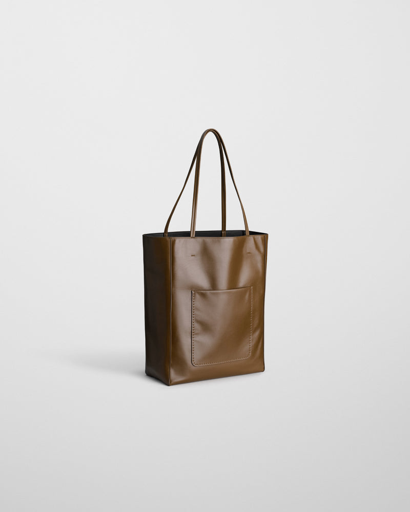 Phoebe Philo Paper Tote cuir bronze, vue trois-quarts, intérieur noir contrastant et double anse fine
