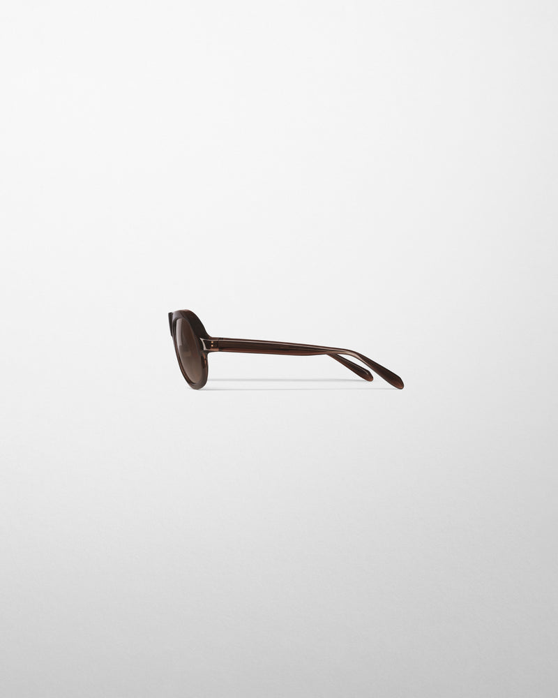 Phoebe Philo Sonnenbrille Seitenprofil, transparenter brauner Acetatrahmen, schmale Bügel mit goldenem Detail