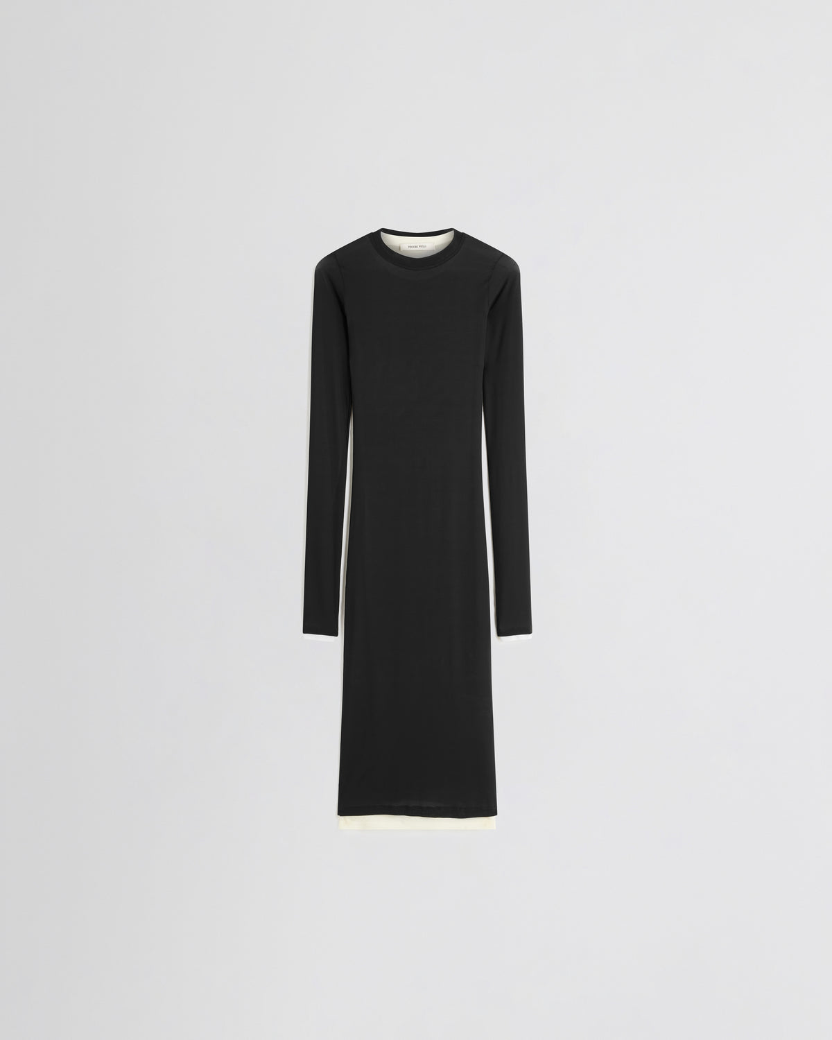 Abito lungo Hug Phoebe Philo a maniche lunghe, girocollo in viscosa nera con profilo crema, taglio minimale.