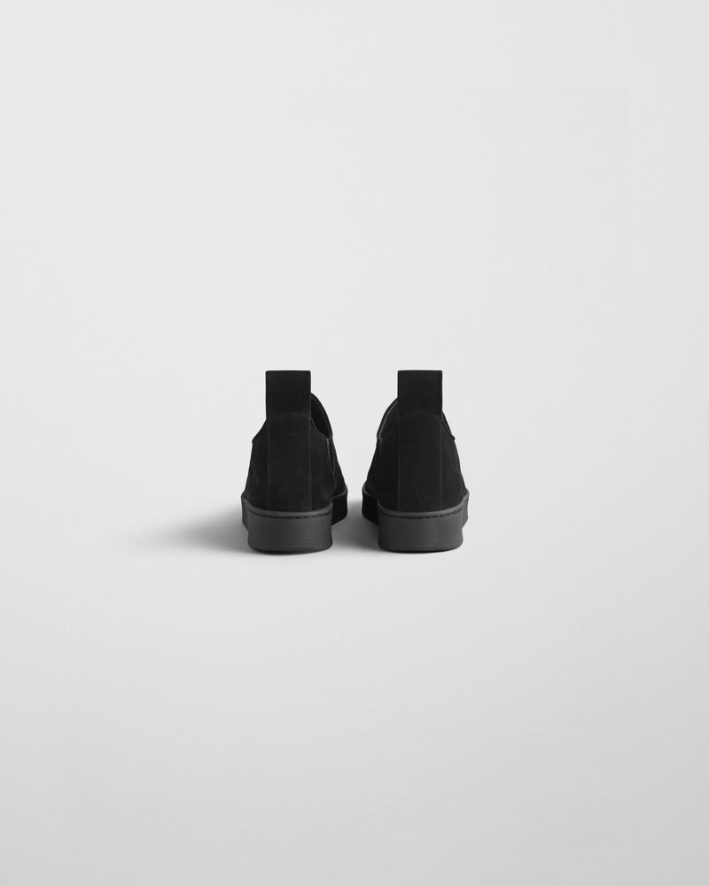 Phoebe Philo basket daim noir vue arrière, talon structuré et semelle gomme noire mate