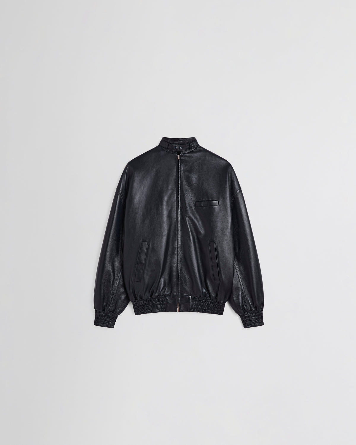 Phoebe Philo bomber oversize en cuir noir encre, col montant, manches ballon et bas smocké