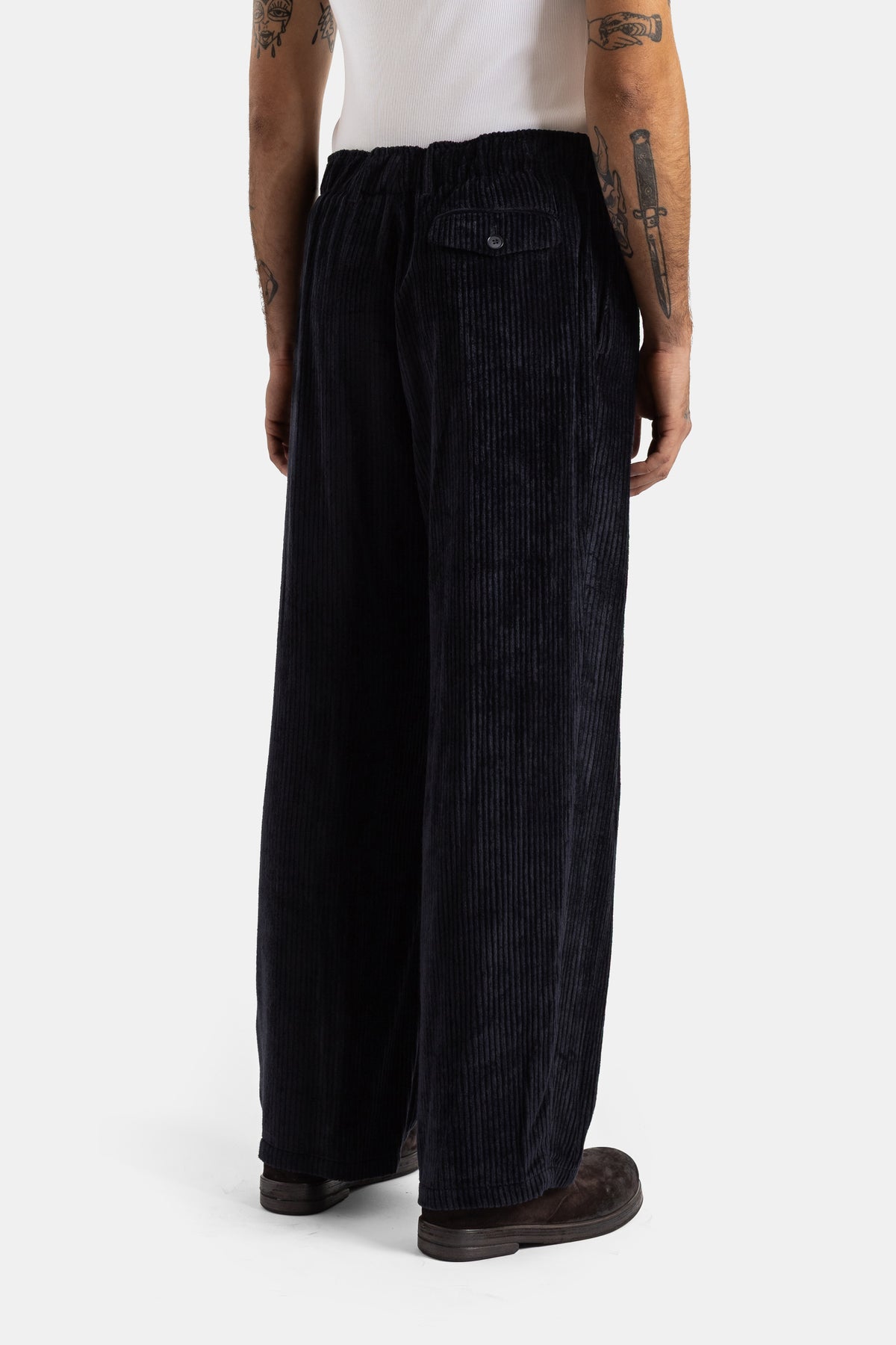 Pantalon à pinces en velours côtelé bleu marine